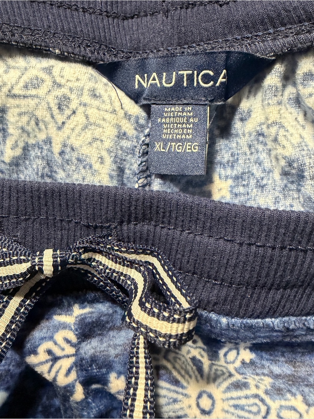 Nautica Women's 2 Piece Fleece Pajama Set, Dark Blue with Snowflakes Xlarge - Picture 6 of 7